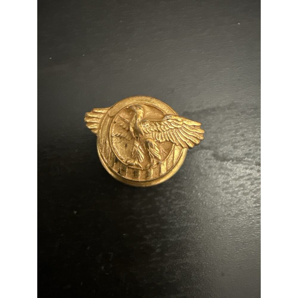 WW2 Era US Military Army Eagle Insignia Emblem Brass Hat Cap Badge Pin